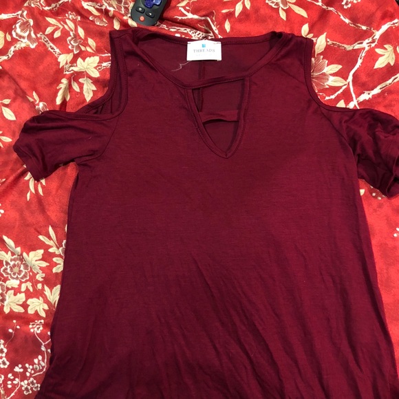 Off the shoulder tee shirt - Picture 1 of 4